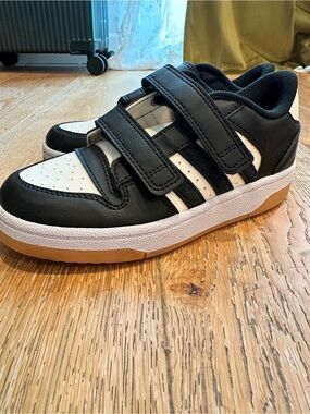 NWOT Adidas Sneakers Kids Size 2